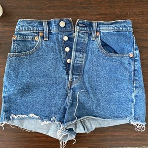 Levi’s Ribcage Shorts